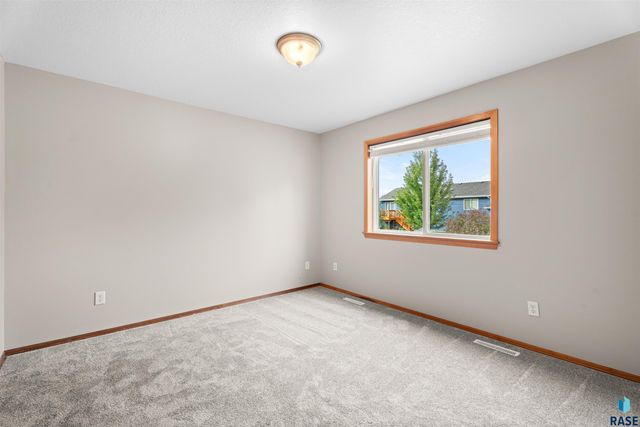 5209 S Mayo Ave Avenue, Sioux Falls, SD 57106