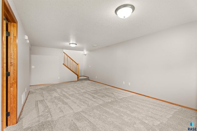 5209 S Mayo Ave Avenue, Sioux Falls, SD 57106