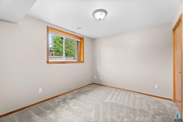 5209 S Mayo Ave Avenue, Sioux Falls, SD 57106