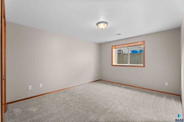 5209 S Mayo Ave Avenue, Sioux Falls, SD 57106