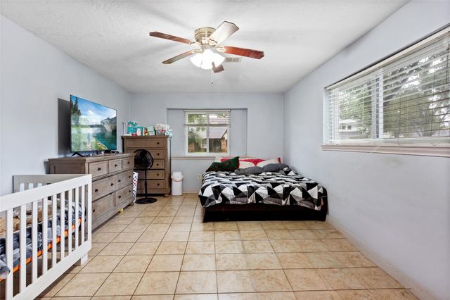 5000 Cedar Creek Drive, Dickinson, TX 77539