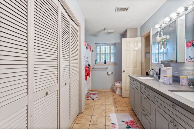 5000 Cedar Creek Drive, Dickinson, TX 77539