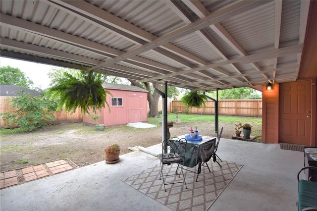 5000 Cedar Creek Drive, Dickinson, TX 77539