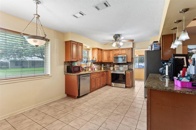 5000 Cedar Creek Drive, Dickinson, TX 77539