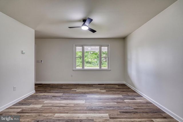 15 HAZEL DR, Manchester, PA 17345