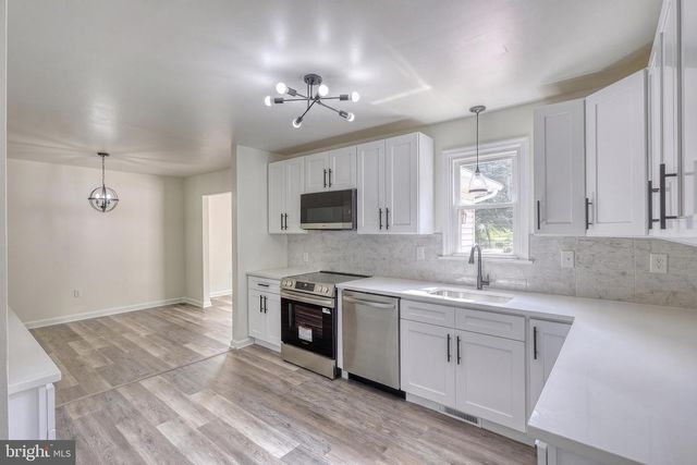 15 HAZEL DR, Manchester, PA 17345