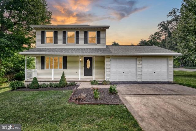 15 HAZEL DR, Manchester, PA 17345