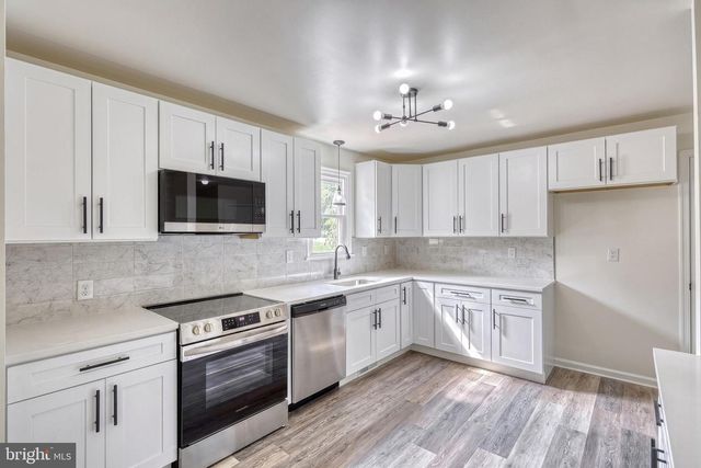15 HAZEL DR, Manchester, PA 17345