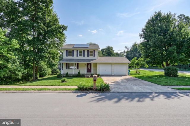 15 HAZEL DR, Manchester, PA 17345