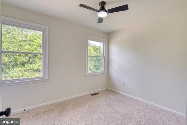 15 HAZEL DR, Manchester, PA 17345