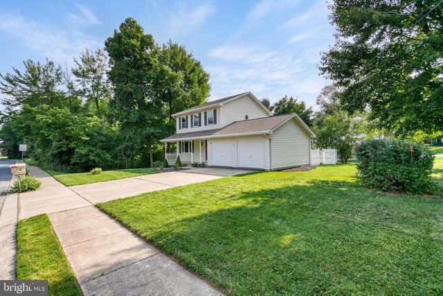 15 HAZEL DR, Manchester, PA 17345