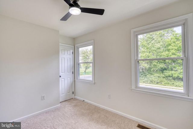 15 HAZEL DR, Manchester, PA 17345