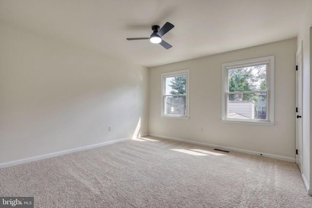 15 HAZEL DR, Manchester, PA 17345