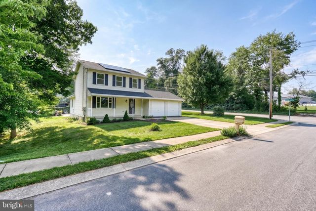 15 HAZEL DR, Manchester, PA 17345