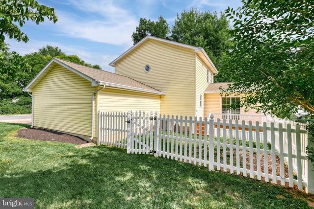 15 HAZEL DR, Manchester, PA 17345
