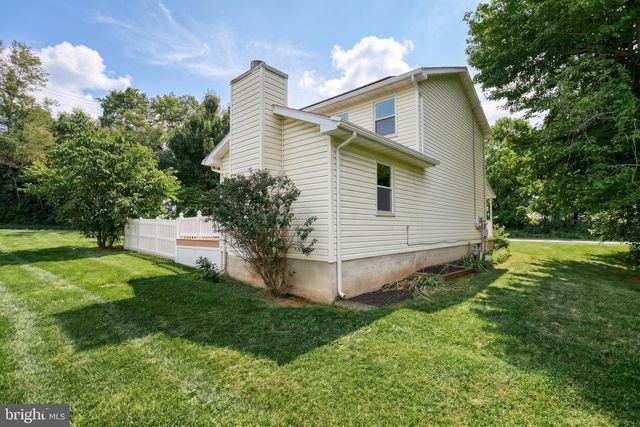 15 HAZEL DR, Manchester, PA 17345