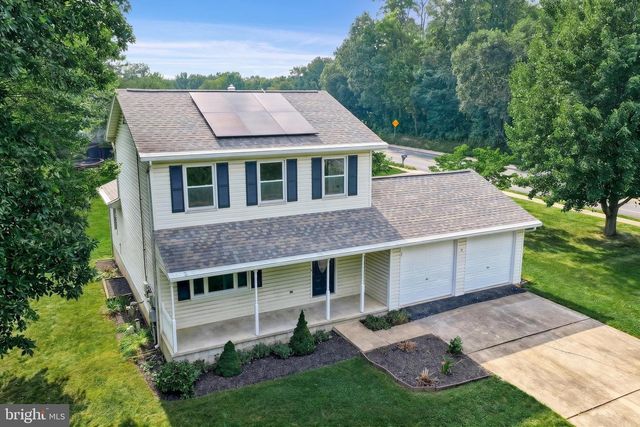 15 HAZEL DR, Manchester, PA 17345