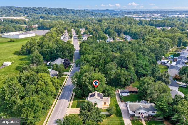 15 HAZEL DR, Manchester, PA 17345