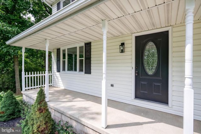 15 HAZEL DR, Manchester, PA 17345