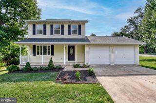 15 HAZEL DR, Manchester, PA 17345