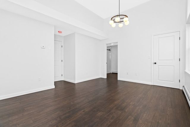 2 Daniel Cir, Plymouth, MA 02360