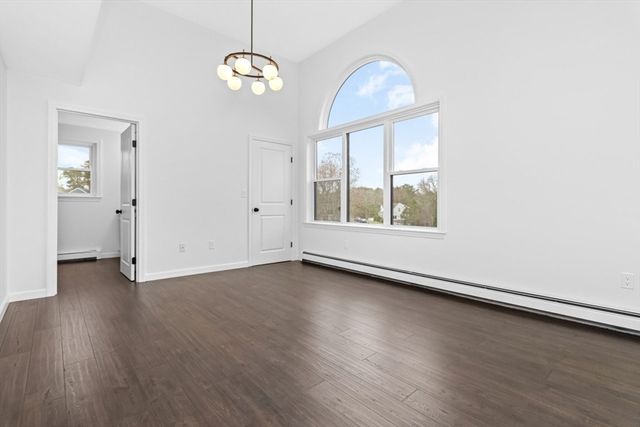 2 Daniel Cir, Plymouth, MA 02360