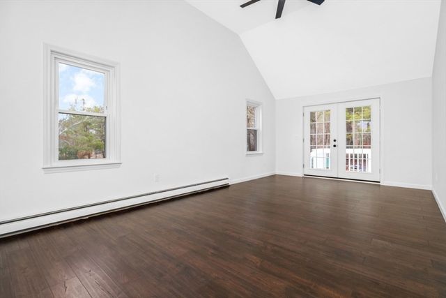 2 Daniel Cir, Plymouth, MA 02360