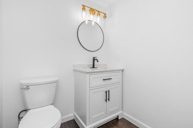 2 Daniel Cir, Plymouth, MA 02360
