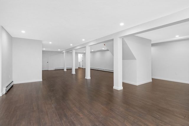 2 Daniel Cir, Plymouth, MA 02360