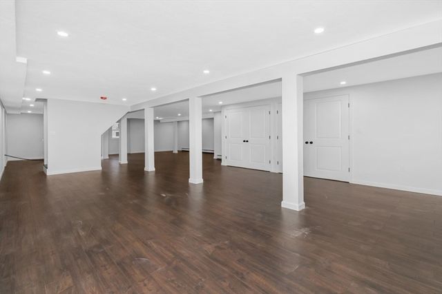2 Daniel Cir, Plymouth, MA 02360