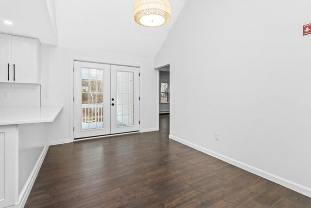 2 Daniel Cir, Plymouth, MA 02360