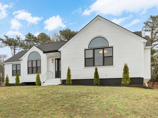 2 Daniel Cir, Plymouth, MA 02360