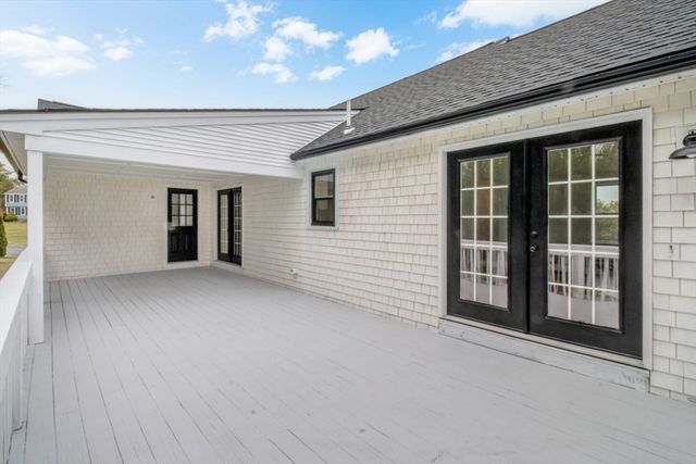 2 Daniel Cir, Plymouth, MA 02360