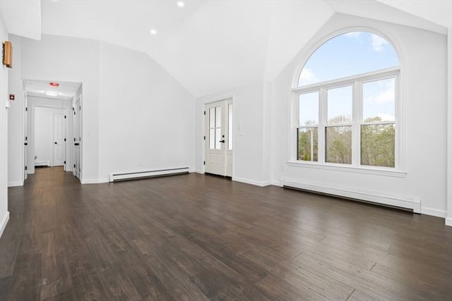 2 Daniel Cir, Plymouth, MA 02360