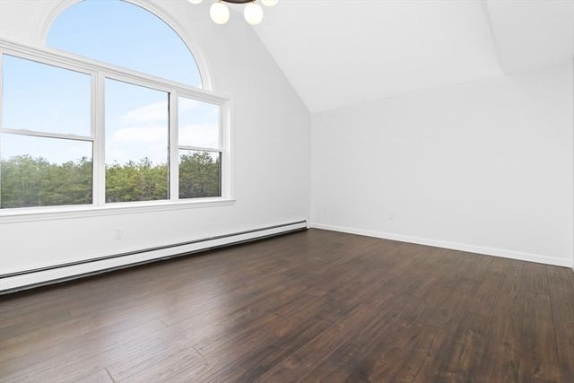 2 Daniel Cir, Plymouth, MA 02360