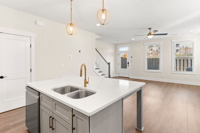 2045 Oakwood Ave, Nashville, TN 37207