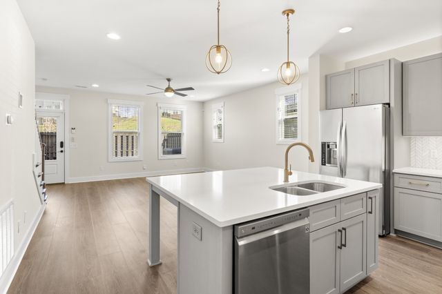 2045 Oakwood Ave, Nashville, TN 37207