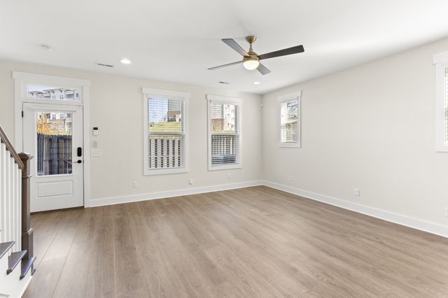 2045 Oakwood Ave, Nashville, TN 37207