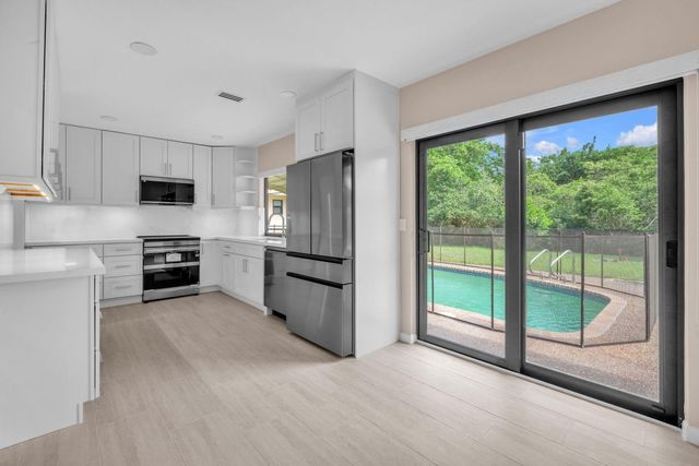 3020 N 34TH Street, Hollywood, FL 33021