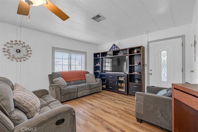 929 E Foothill 53, Upland, CA 91786