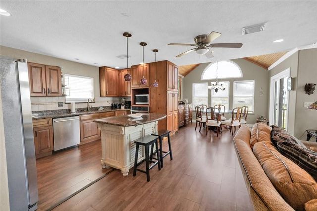 2238 & 2235 Hwy 87, Gilchrist, TX 77617