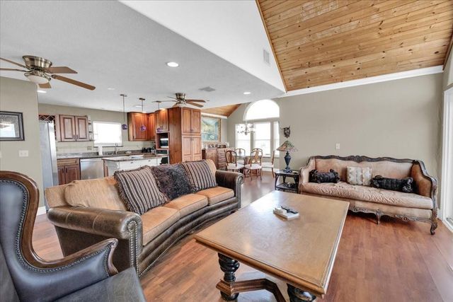 2238 & 2235 Hwy 87, Gilchrist, TX 77617