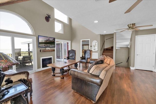 2238 & 2235 Hwy 87, Gilchrist, TX 77617