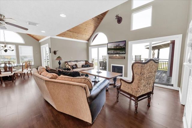 2238 & 2235 Hwy 87, Gilchrist, TX 77617