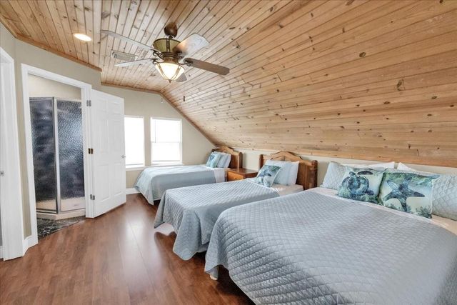 2238 & 2235 Hwy 87, Gilchrist, TX 77617