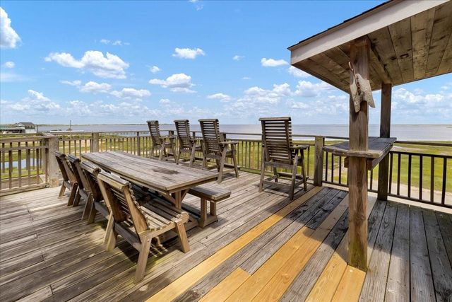 2238 & 2235 Hwy 87, Gilchrist, TX 77617