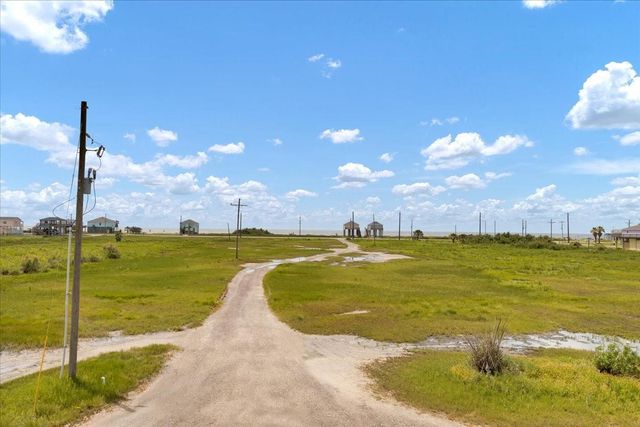 2238 & 2235 Hwy 87, Gilchrist, TX 77617