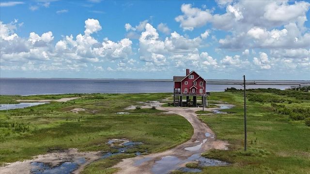 2238 & 2235 Hwy 87, Gilchrist, TX 77617