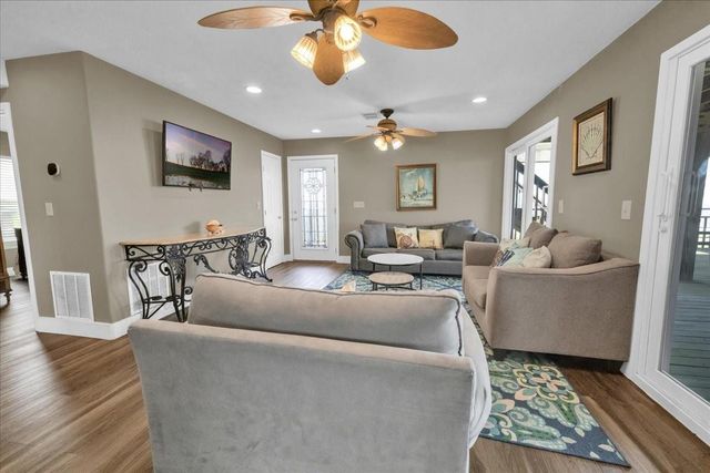 2238 & 2235 Hwy 87, Gilchrist, TX 77617