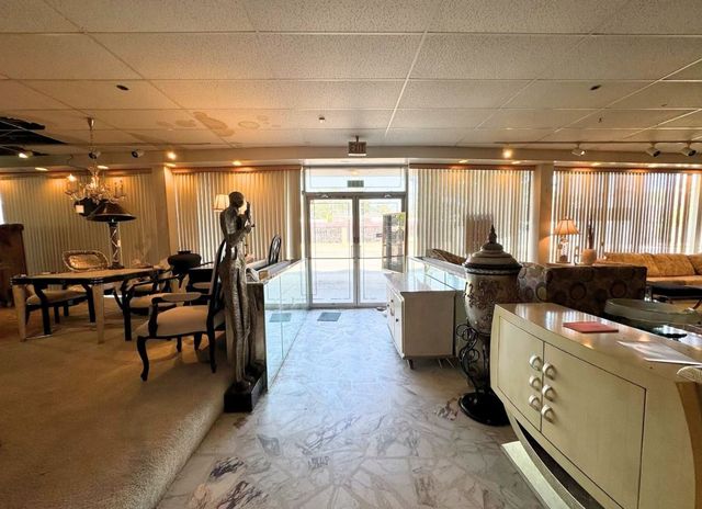 3451 W Peterson Avenue, Chicago, IL 60659